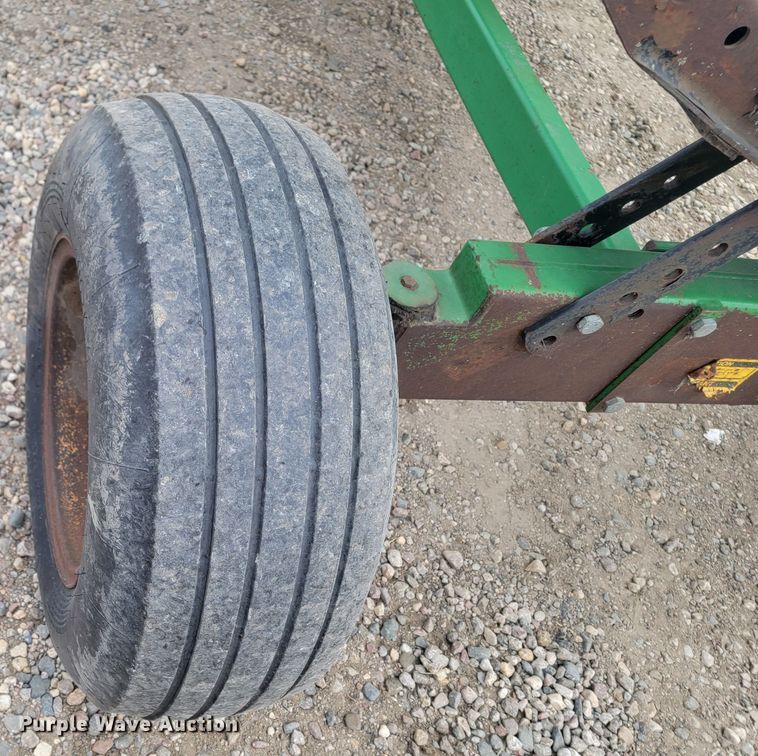 image for item ME9605 1992 John Deere 920  flex head