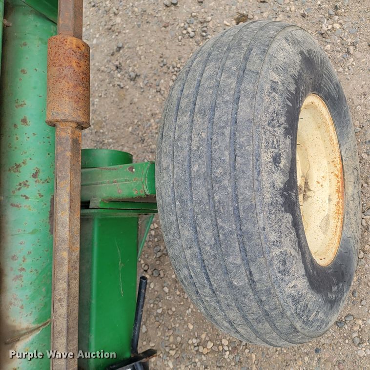 image for item ME9605 1992 John Deere 920  flex head