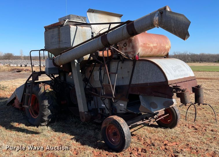 image for item MI9552 1965 Gleaner C  combine