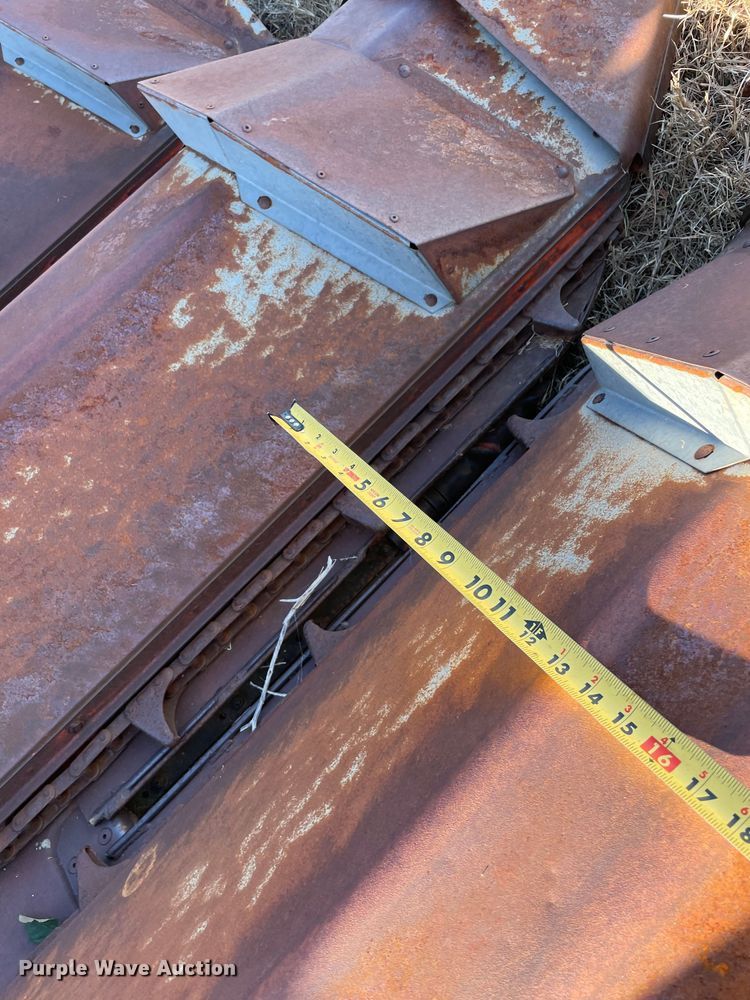 image for item MI9552 1965 Gleaner C  combine