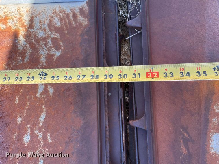 image for item MI9552 1965 Gleaner C  combine