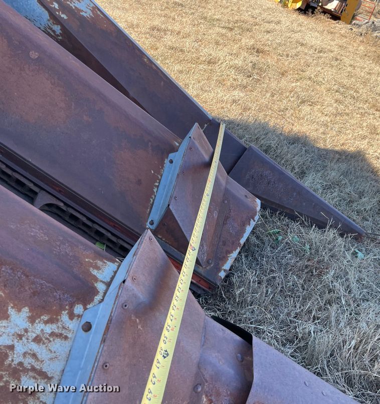 image for item MI9552 1965 Gleaner C  combine