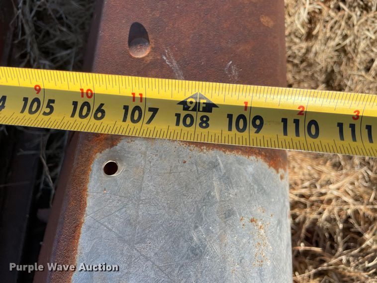 image for item MI9552 1965 Gleaner C  combine