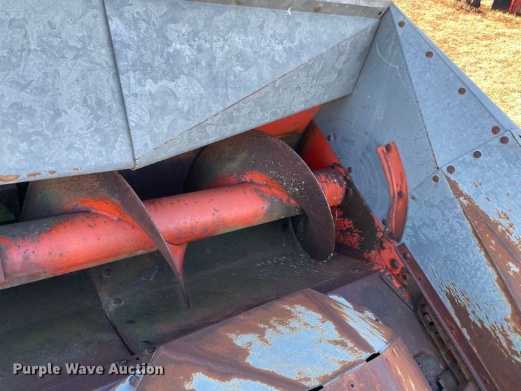 image for item MI9552 1965 Gleaner C  combine