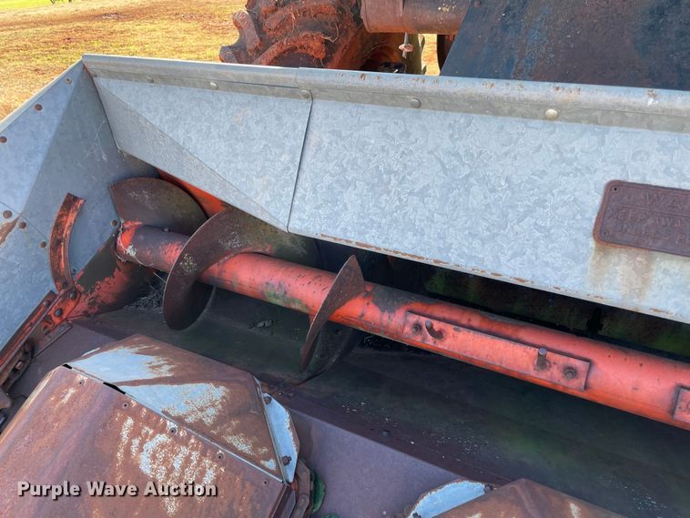 image for item MI9552 1965 Gleaner C  combine