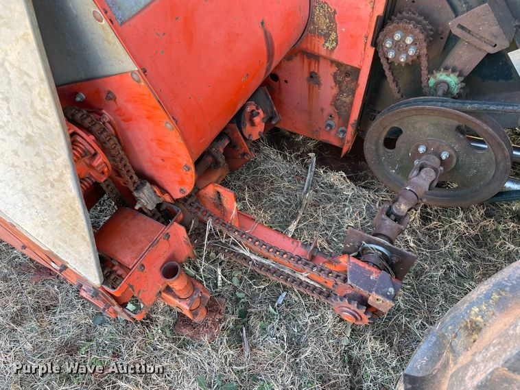 image for item MI9552 1965 Gleaner C  combine