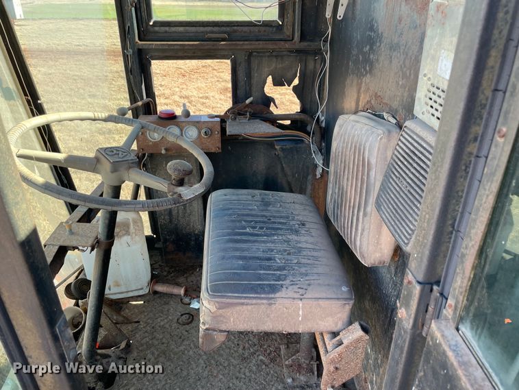 image for item MI9552 1965 Gleaner C  combine