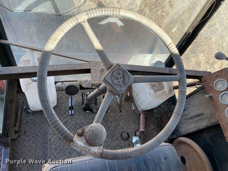 image for item MI9552 1965 Gleaner C  combine