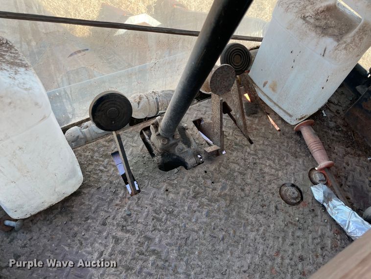 image for item MI9552 1965 Gleaner C  combine