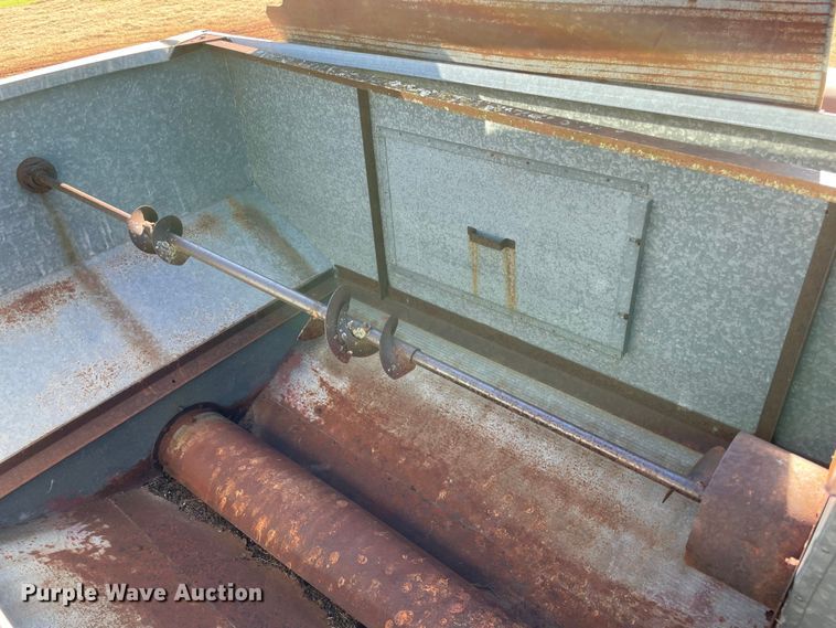 image for item MI9552 1965 Gleaner C  combine