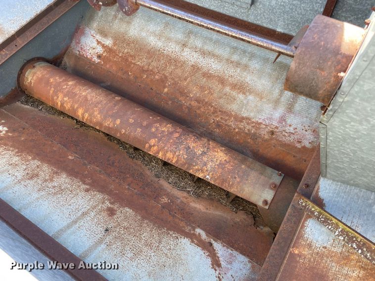 image for item MI9552 1965 Gleaner C  combine