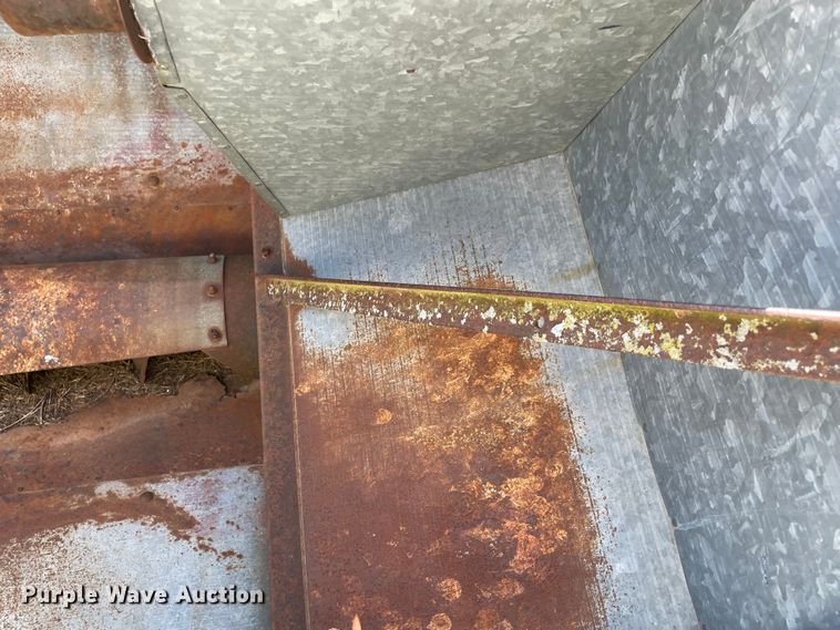 image for item MI9552 1965 Gleaner C  combine