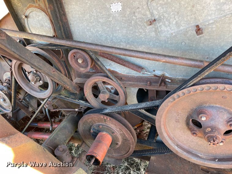 image for item MI9552 1965 Gleaner C  combine