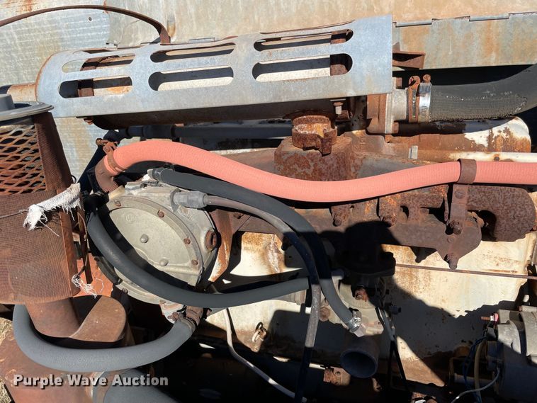 image for item MI9552 1965 Gleaner C  combine