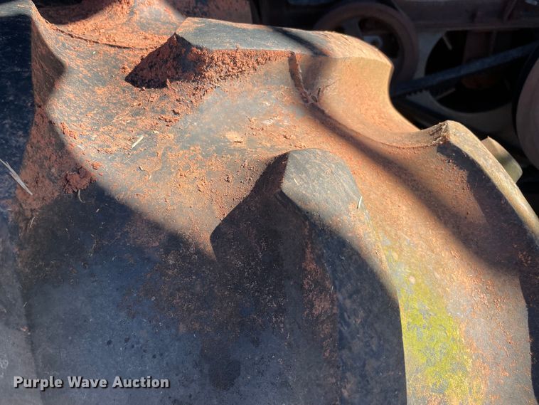 image for item MI9552 1965 Gleaner C  combine