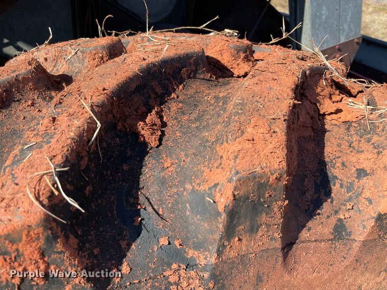 image for item MI9552 1965 Gleaner C  combine