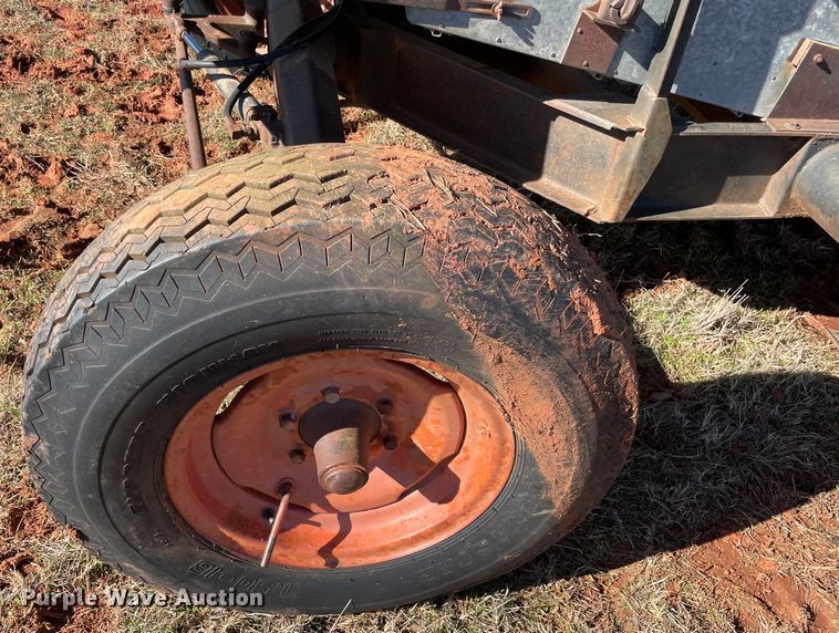 image for item MI9552 1965 Gleaner C  combine