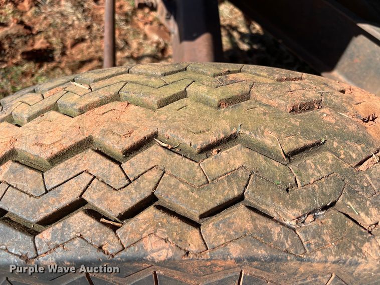 image for item MI9552 1965 Gleaner C  combine