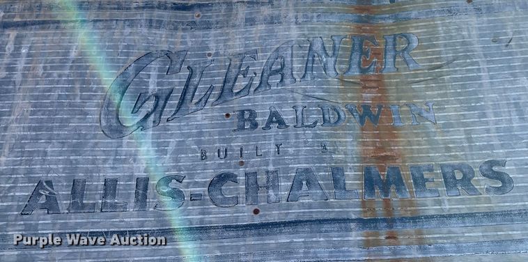 image for item MI9552 1965 Gleaner C  combine