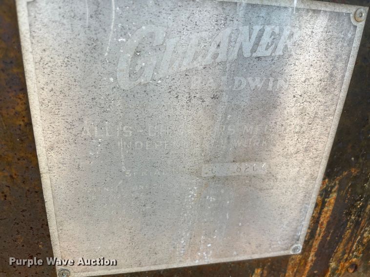 image for item MI9552 1965 Gleaner C  combine