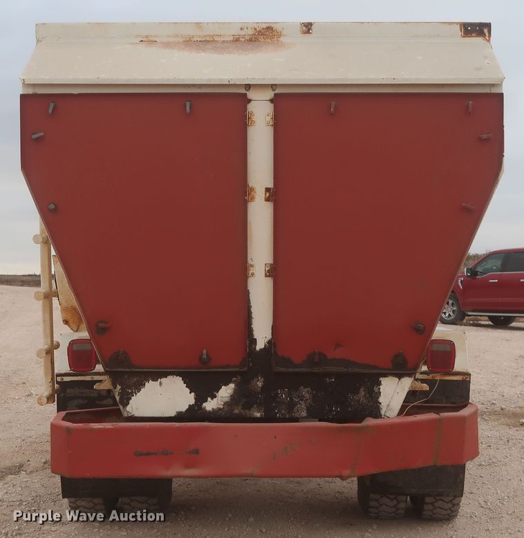 image for item MJ9241 1994 Freightliner FL70  feed mixer truck