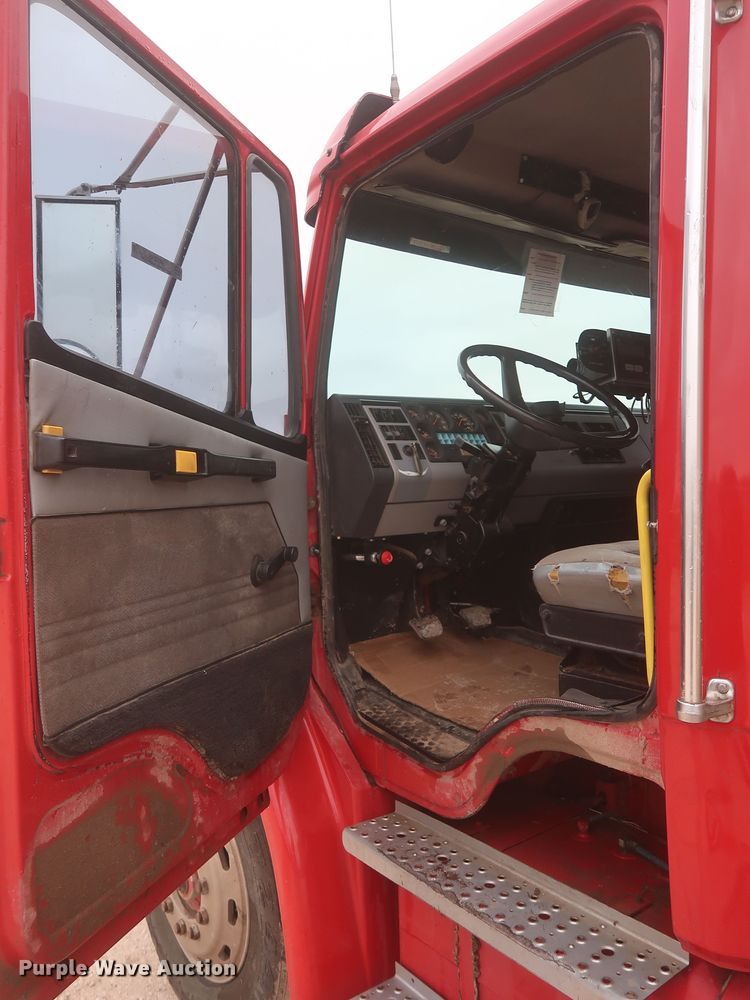 image for item MJ9241 1994 Freightliner FL70  feed mixer truck