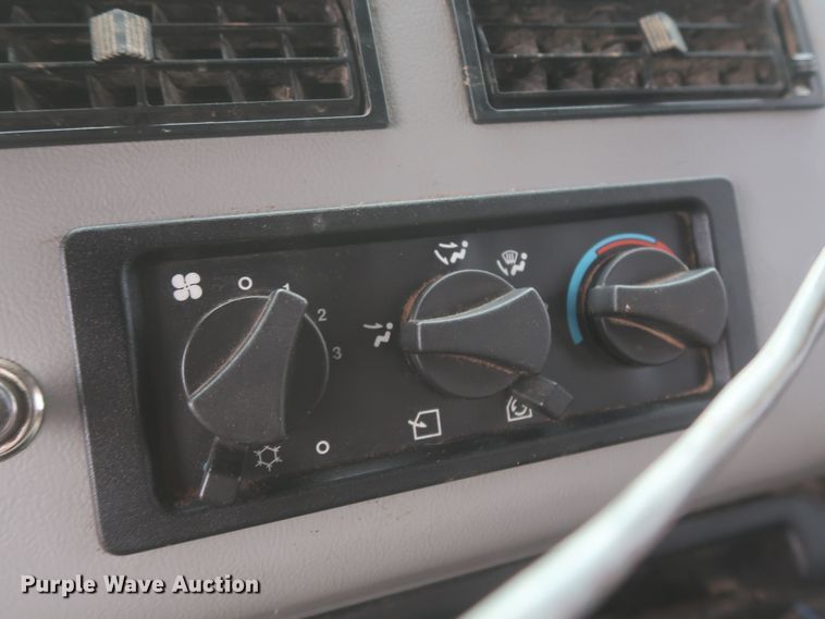 image for item MJ9241 1994 Freightliner FL70  feed mixer truck