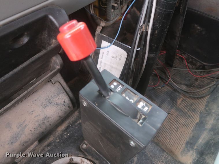 image for item MJ9241 1994 Freightliner FL70  feed mixer truck