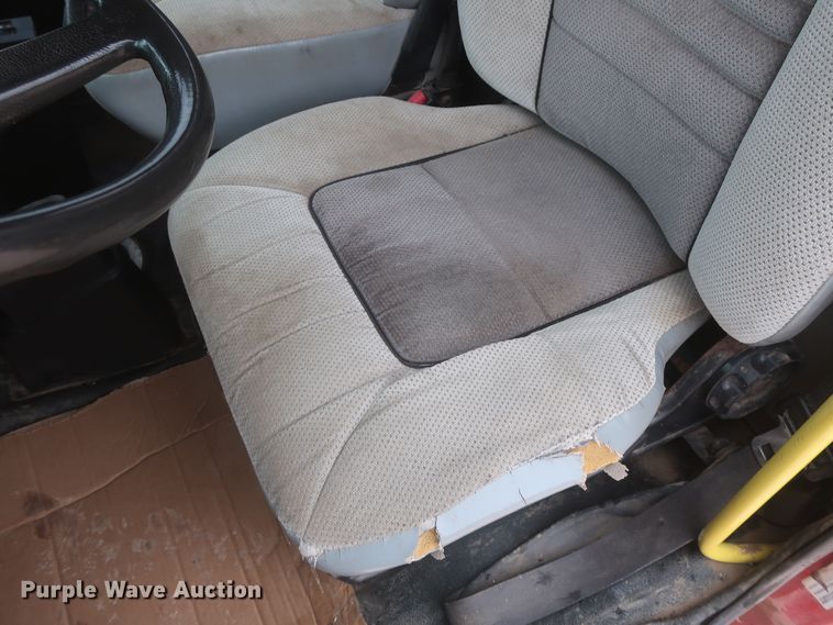 image for item MJ9241 1994 Freightliner FL70  feed mixer truck