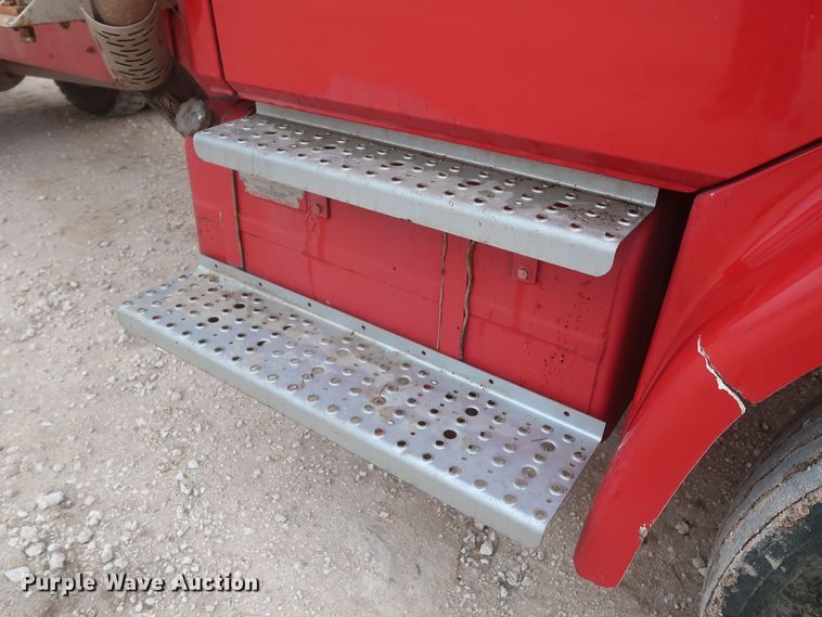 image for item MJ9241 1994 Freightliner FL70  feed mixer truck