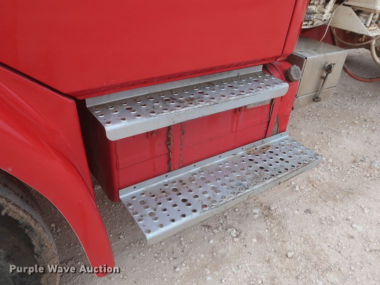 image for item MJ9241 1994 Freightliner FL70  feed mixer truck