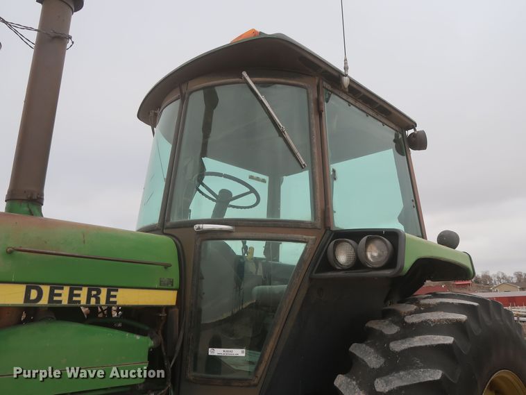 image for item MJ9242 1988 John Deere 4850  MFWD tractor