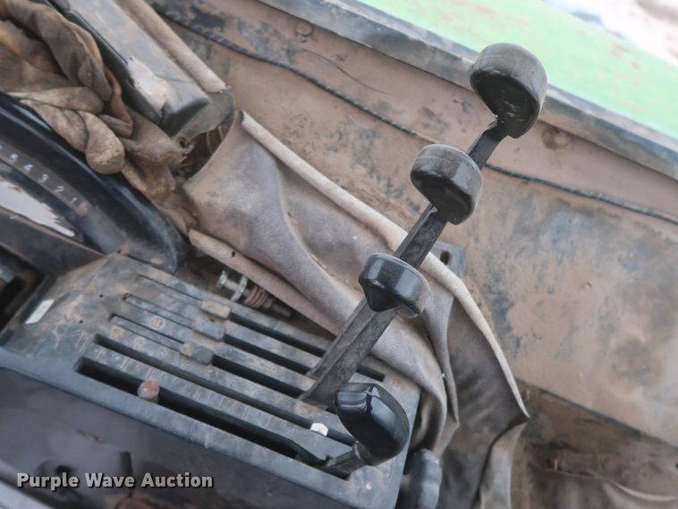 image for item MJ9242 1988 John Deere 4850  MFWD tractor