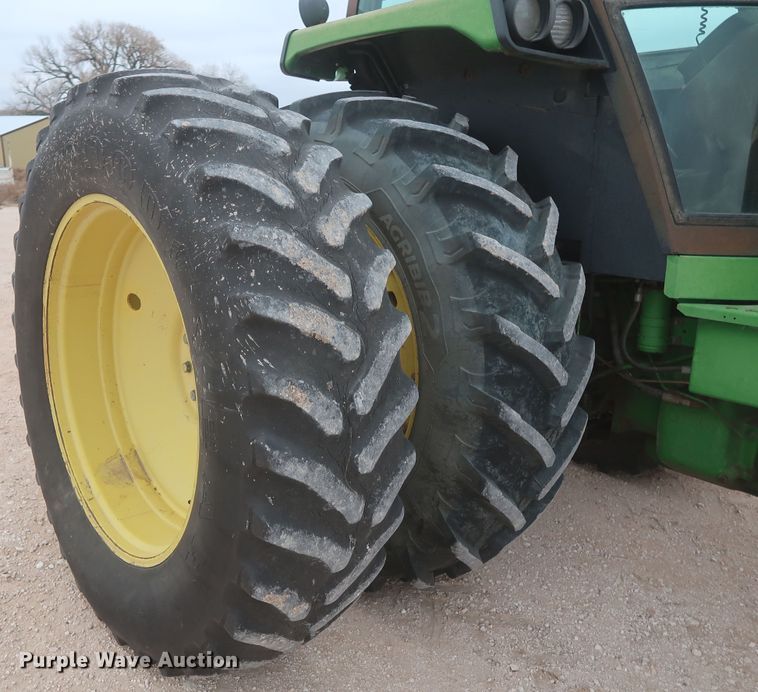 image for item MJ9242 1988 John Deere 4850  MFWD tractor