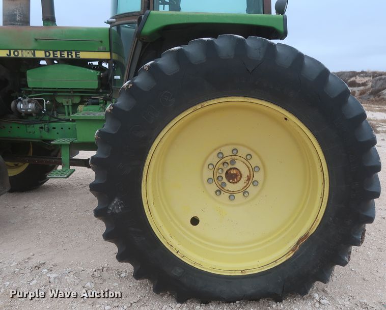 image for item MJ9242 1988 John Deere 4850  MFWD tractor