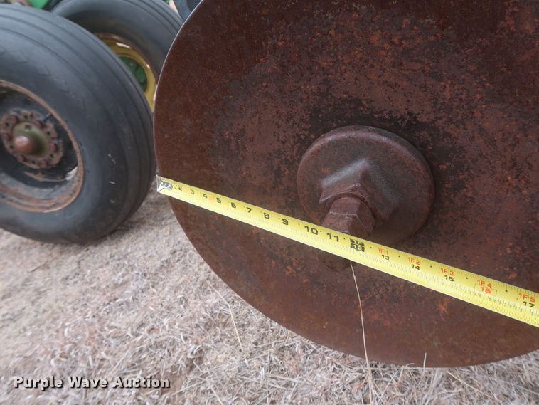 image for item MJ9245 John Deere 510  disk ripper