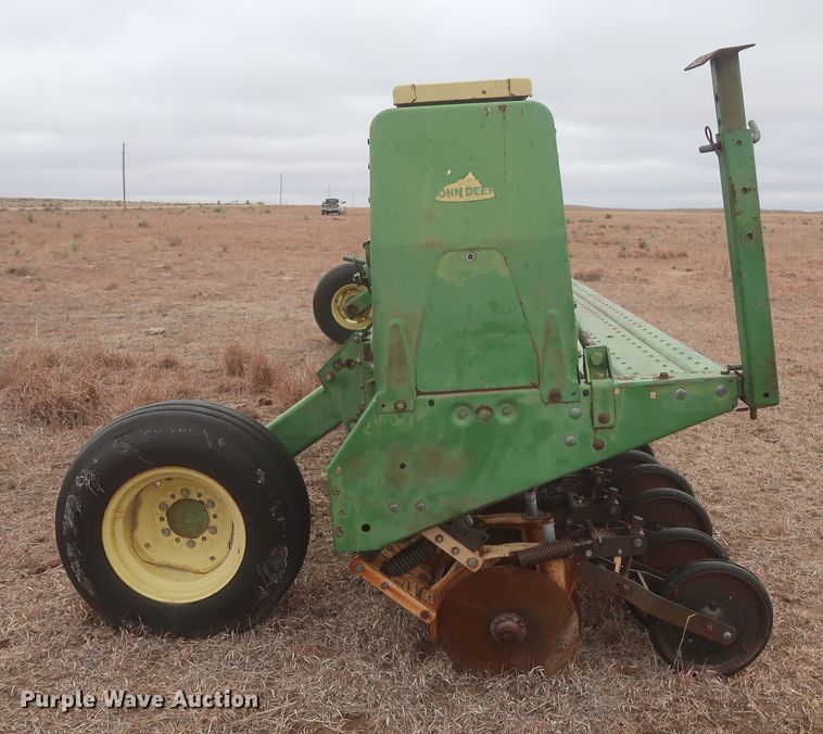 image for item MJ9248 John Deere 520  grain drill