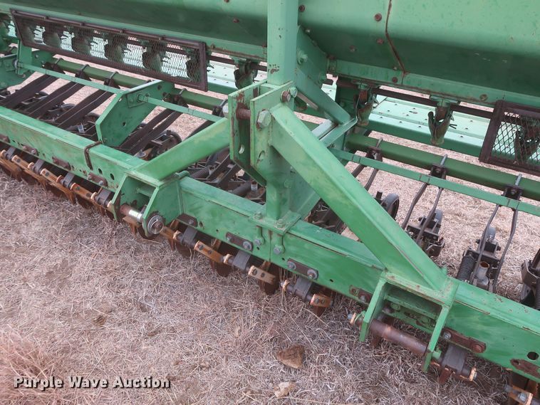 image for item MJ9248 John Deere 520  grain drill