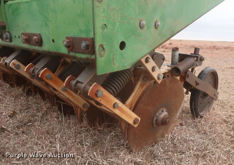 image for item MJ9248 John Deere 520  grain drill