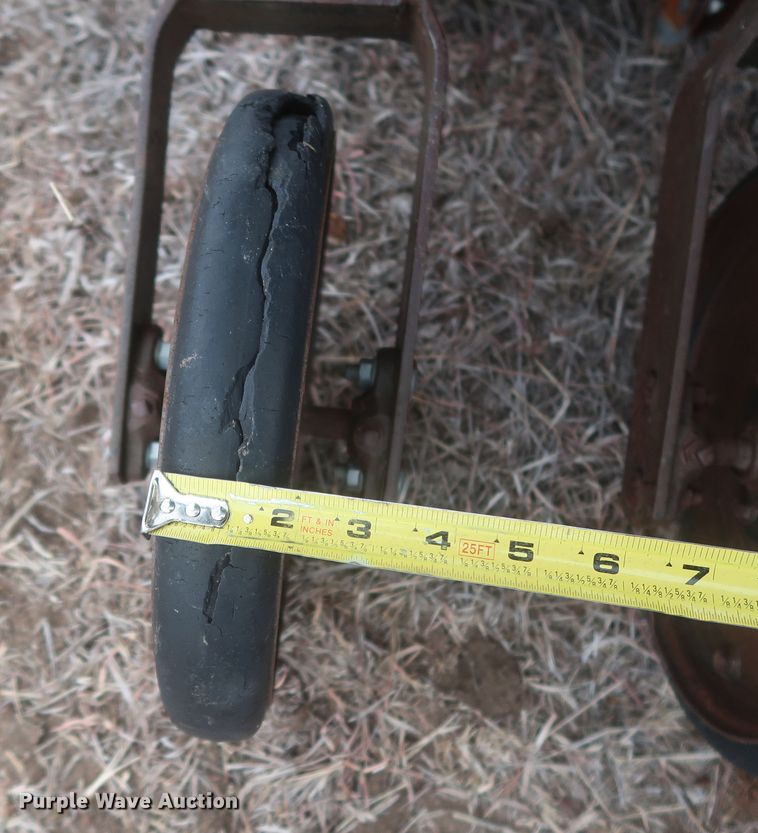 image for item MJ9248 John Deere 520  grain drill