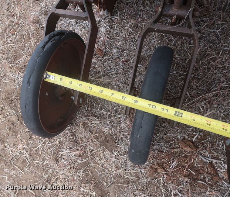 image for item MJ9248 John Deere 520  grain drill