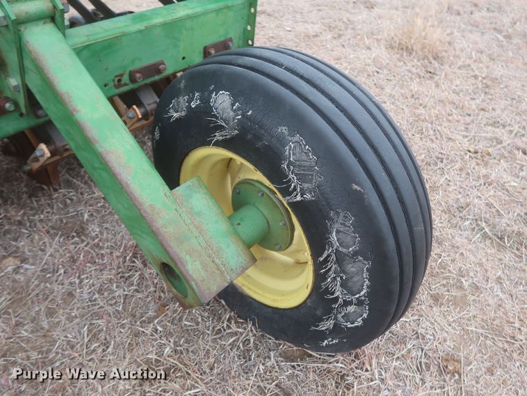 image for item MJ9248 John Deere 520  grain drill