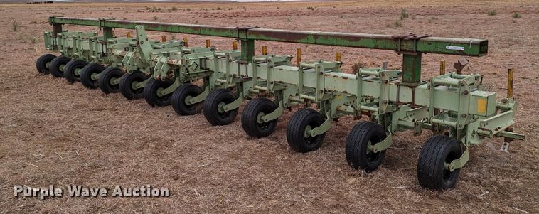 image for item MJ9249 Orthman 625-398  row crop cultivator