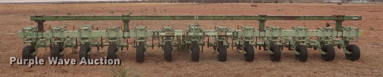 image for item MJ9249 Orthman 625-398  row crop cultivator