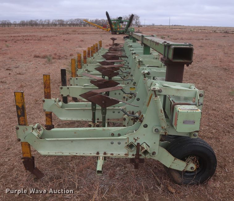 image for item MJ9249 Orthman 625-398  row crop cultivator