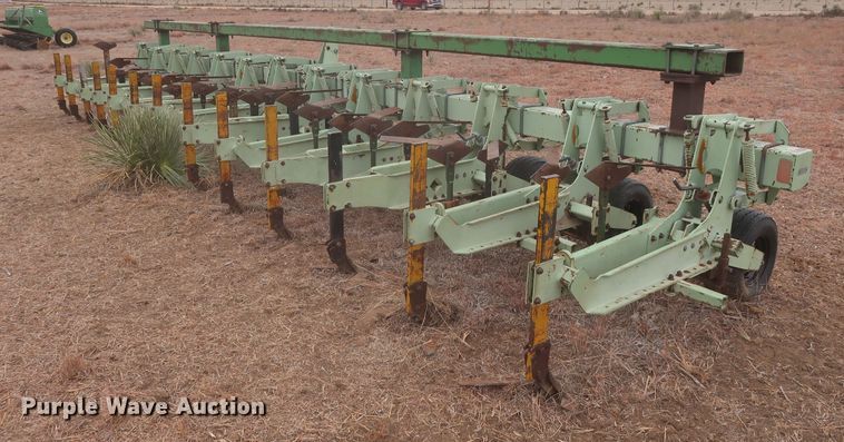 image for item MJ9249 Orthman 625-398  row crop cultivator