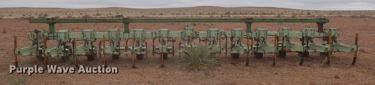 image for item MJ9249 Orthman 625-398  row crop cultivator