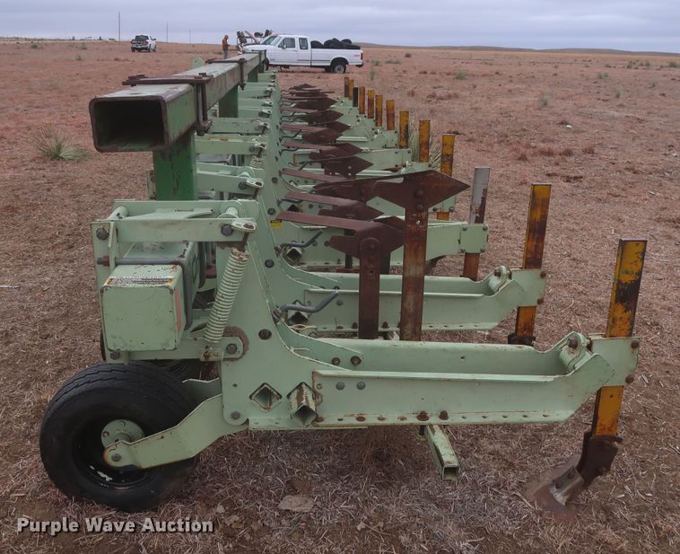 image for item MJ9249 Orthman 625-398  row crop cultivator