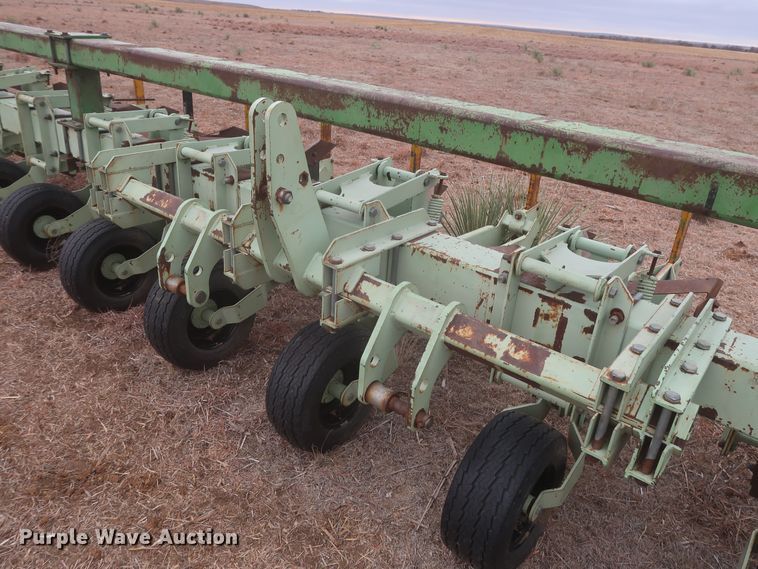 image for item MJ9249 Orthman 625-398  row crop cultivator