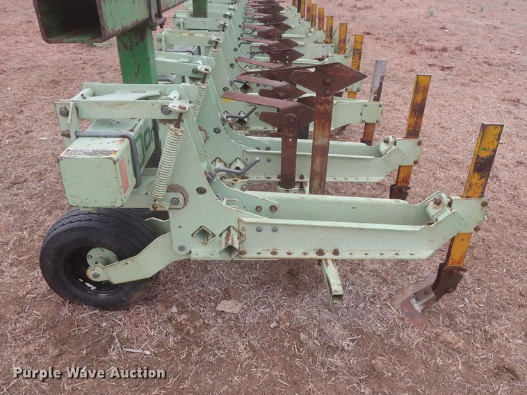 image for item MJ9249 Orthman 625-398  row crop cultivator